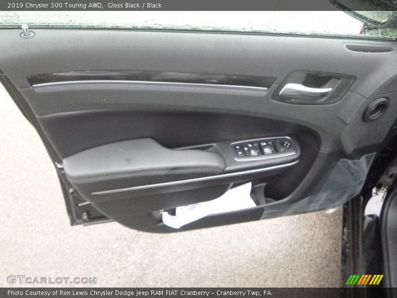 Gloss Black / Black 2019 Chrysler 300 Touring AWD