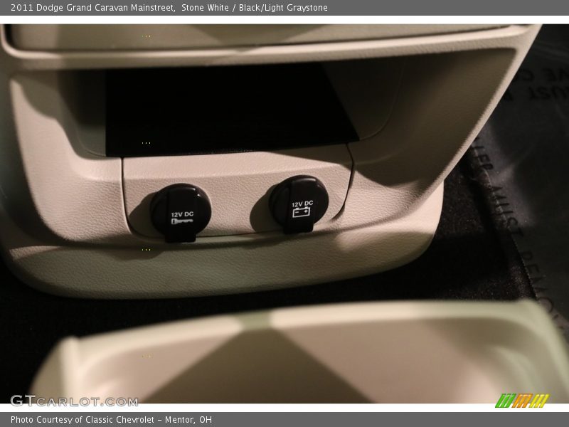 Stone White / Black/Light Graystone 2011 Dodge Grand Caravan Mainstreet