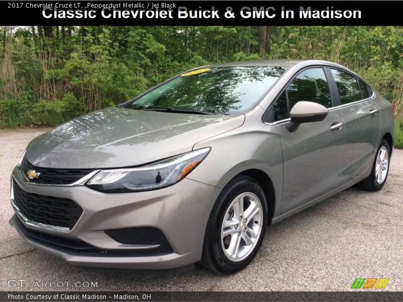 Pepperdust Metallic / Jet Black 2017 Chevrolet Cruze LT