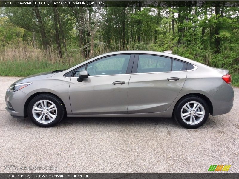 Pepperdust Metallic / Jet Black 2017 Chevrolet Cruze LT