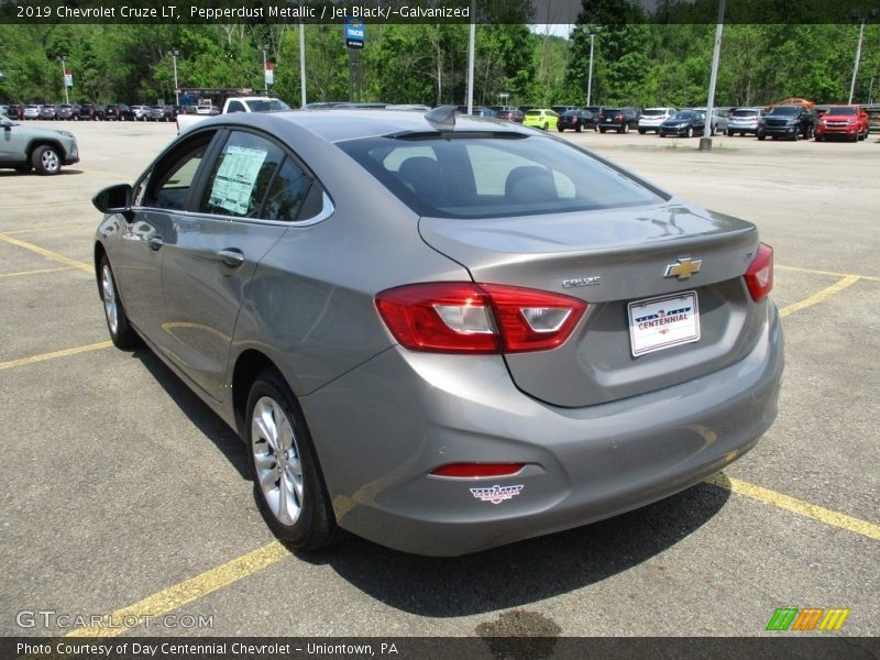 Pepperdust Metallic / Jet Black/­Galvanized 2019 Chevrolet Cruze LT