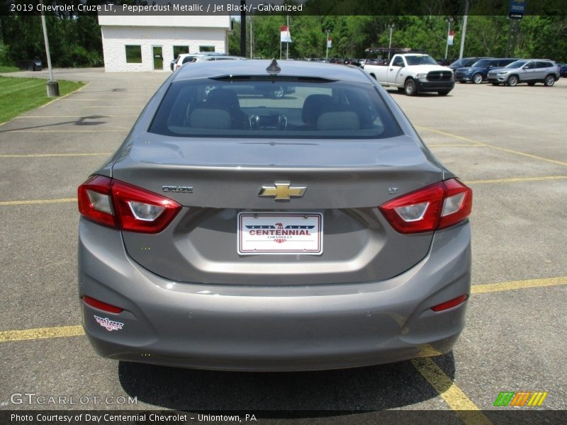 Pepperdust Metallic / Jet Black/­Galvanized 2019 Chevrolet Cruze LT