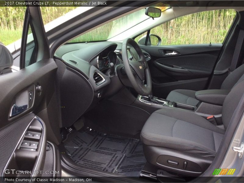 Pepperdust Metallic / Jet Black 2017 Chevrolet Cruze LT