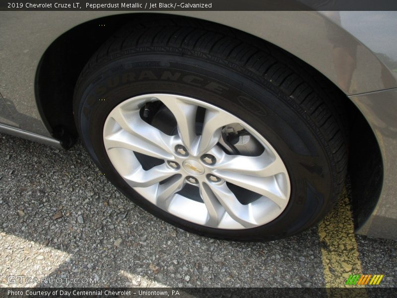Pepperdust Metallic / Jet Black/­Galvanized 2019 Chevrolet Cruze LT