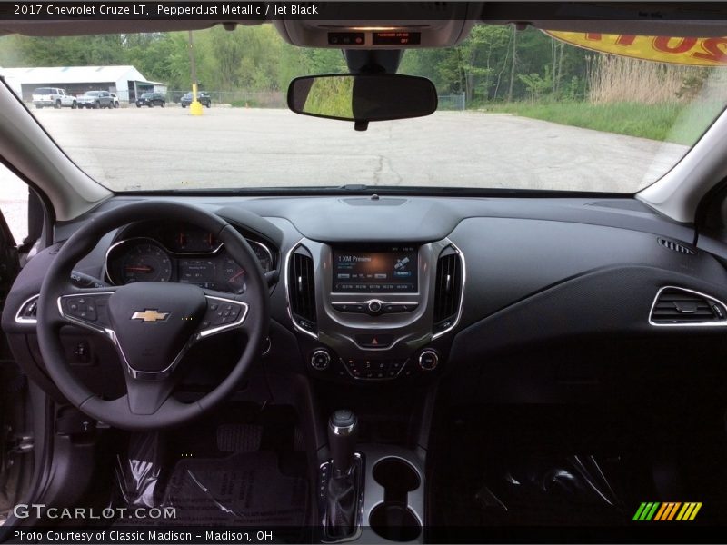 Pepperdust Metallic / Jet Black 2017 Chevrolet Cruze LT