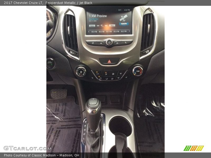Pepperdust Metallic / Jet Black 2017 Chevrolet Cruze LT