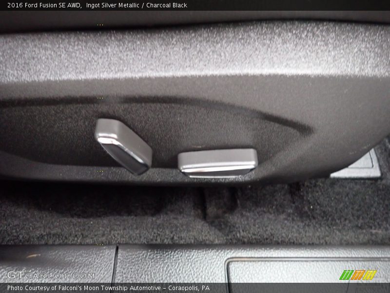 Ingot Silver Metallic / Charcoal Black 2016 Ford Fusion SE AWD