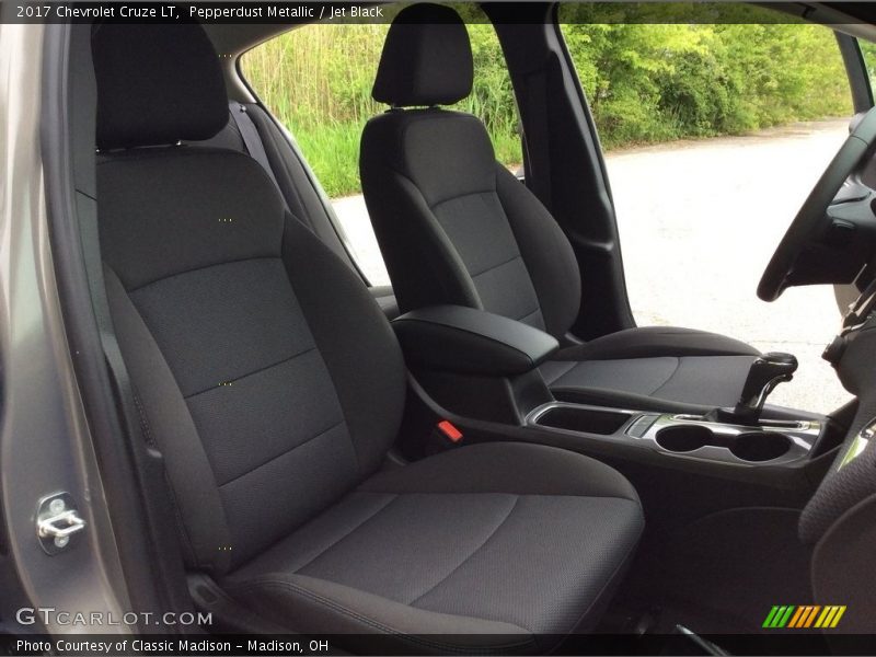 Pepperdust Metallic / Jet Black 2017 Chevrolet Cruze LT