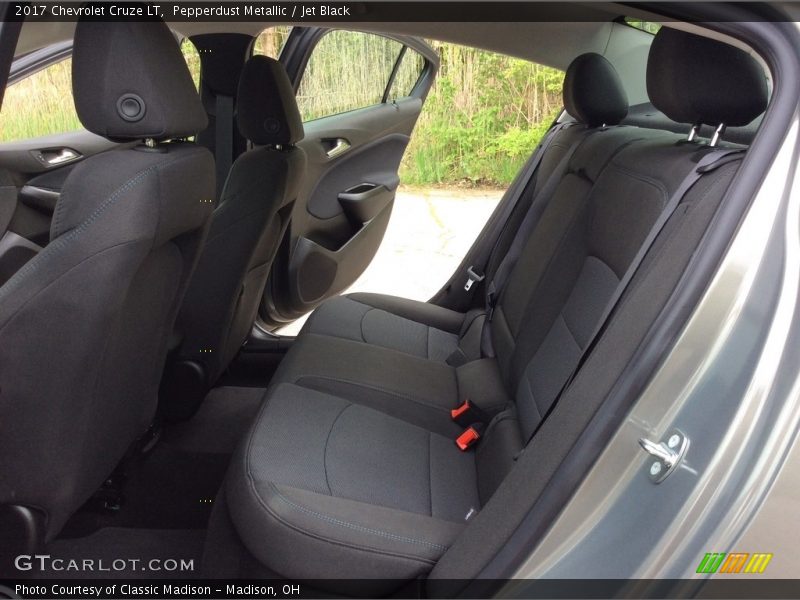 Pepperdust Metallic / Jet Black 2017 Chevrolet Cruze LT