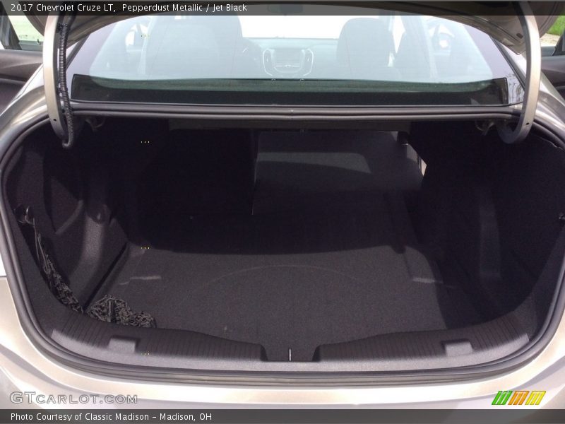 Pepperdust Metallic / Jet Black 2017 Chevrolet Cruze LT