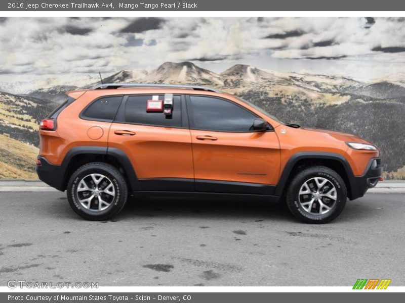 Mango Tango Pearl / Black 2016 Jeep Cherokee Trailhawk 4x4