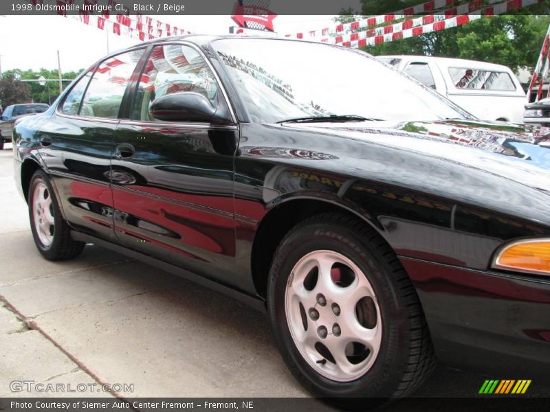Black / Beige 1998 Oldsmobile Intrigue GL