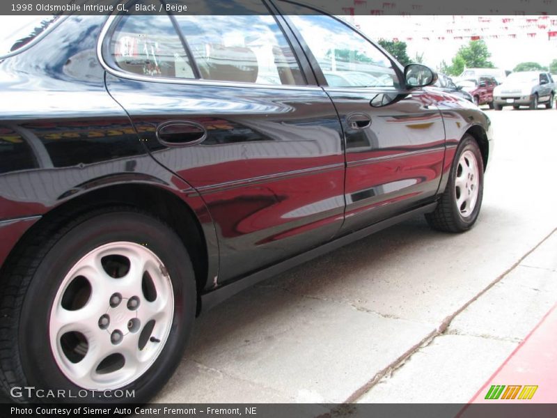 Black / Beige 1998 Oldsmobile Intrigue GL