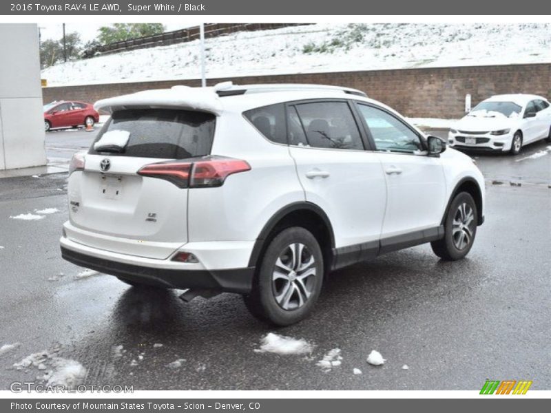 Super White / Black 2016 Toyota RAV4 LE AWD
