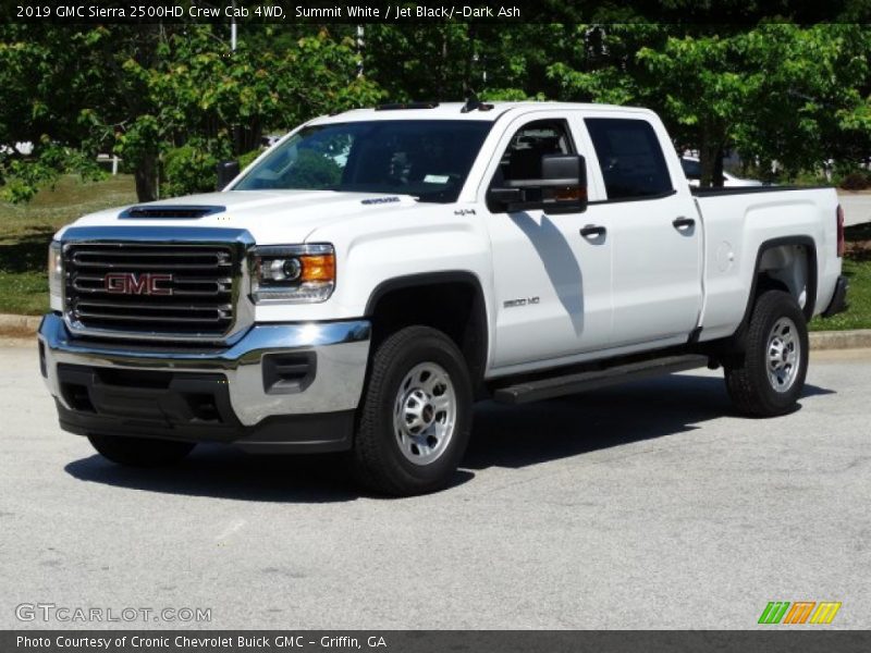 Front 3/4 View of 2019 Sierra 2500HD Crew Cab 4WD