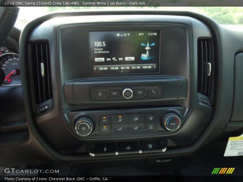 Controls of 2019 Sierra 2500HD Crew Cab 4WD