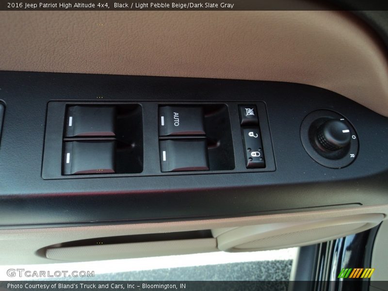 Black / Light Pebble Beige/Dark Slate Gray 2016 Jeep Patriot High Altitude 4x4