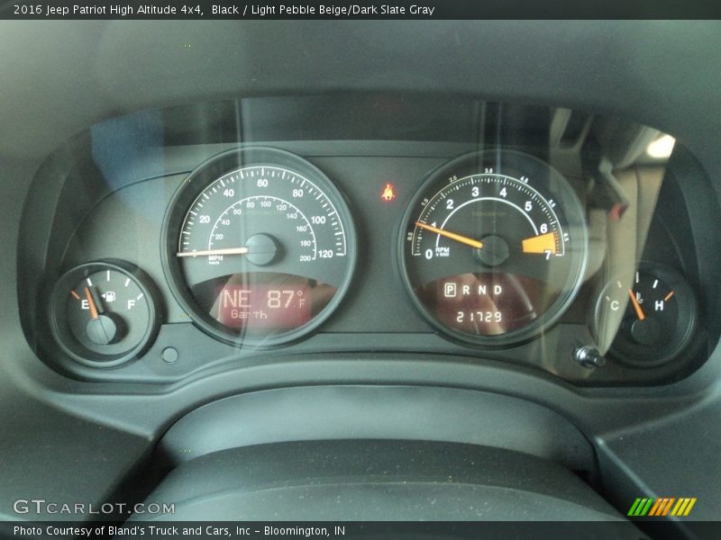 Black / Light Pebble Beige/Dark Slate Gray 2016 Jeep Patriot High Altitude 4x4