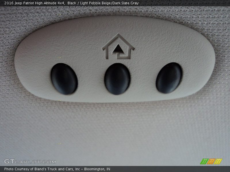 Black / Light Pebble Beige/Dark Slate Gray 2016 Jeep Patriot High Altitude 4x4