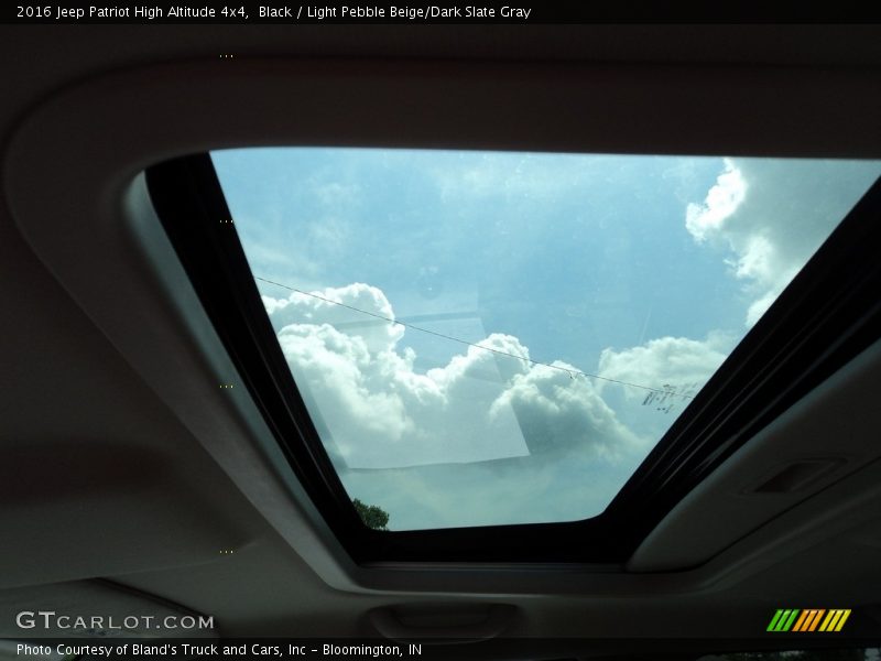 Black / Light Pebble Beige/Dark Slate Gray 2016 Jeep Patriot High Altitude 4x4