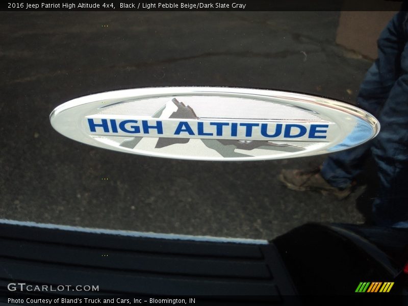 Black / Light Pebble Beige/Dark Slate Gray 2016 Jeep Patriot High Altitude 4x4