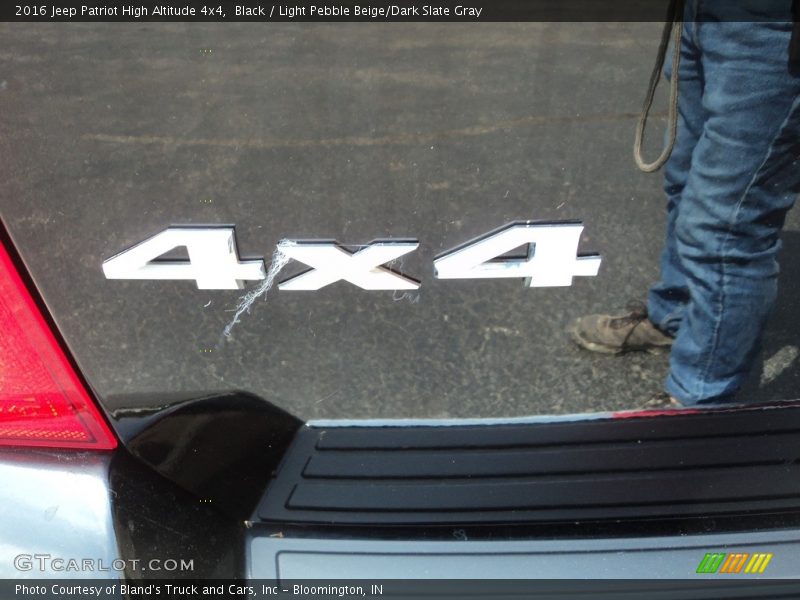Black / Light Pebble Beige/Dark Slate Gray 2016 Jeep Patriot High Altitude 4x4