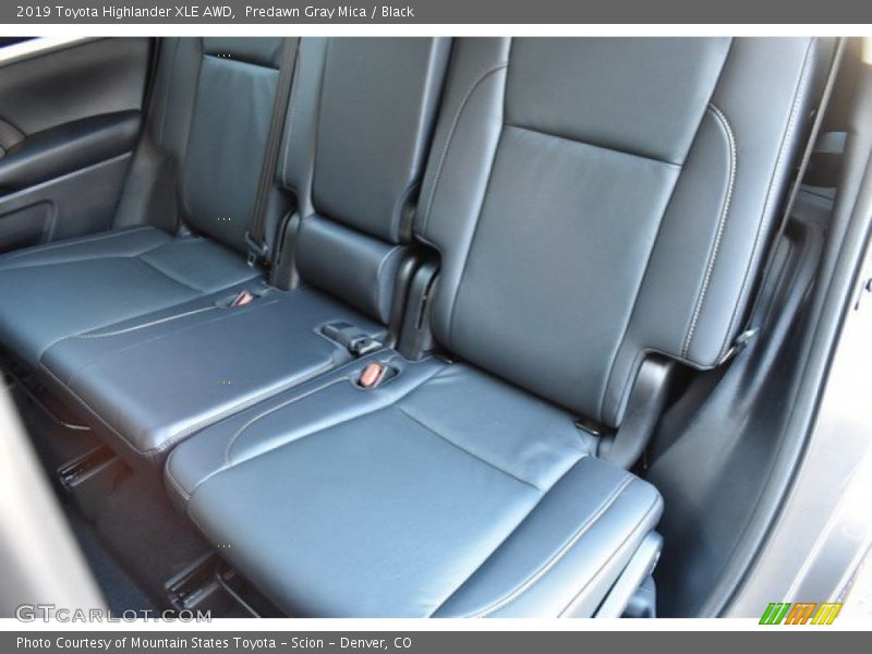 Predawn Gray Mica / Black 2019 Toyota Highlander XLE AWD