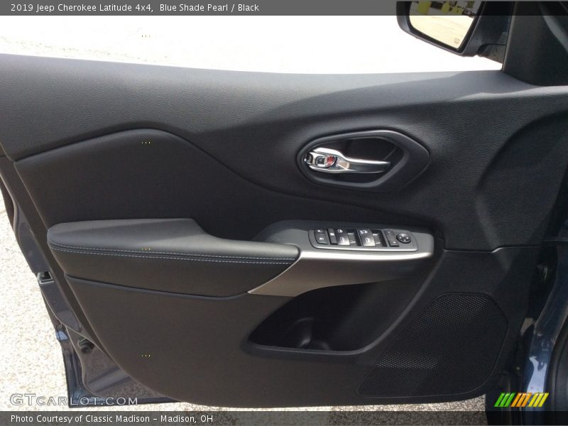 Blue Shade Pearl / Black 2019 Jeep Cherokee Latitude 4x4