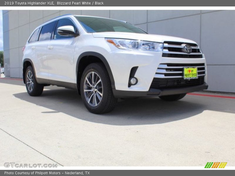 Blizzard Pearl White / Black 2019 Toyota Highlander XLE