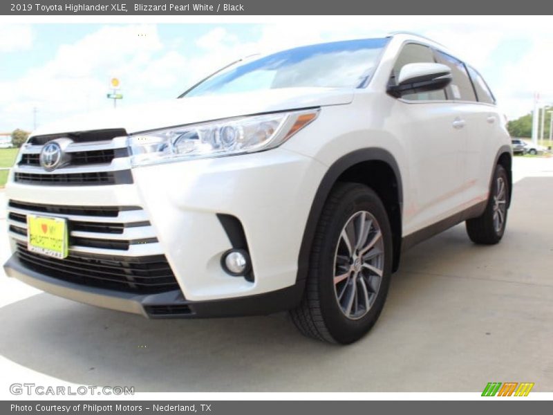 Blizzard Pearl White / Black 2019 Toyota Highlander XLE