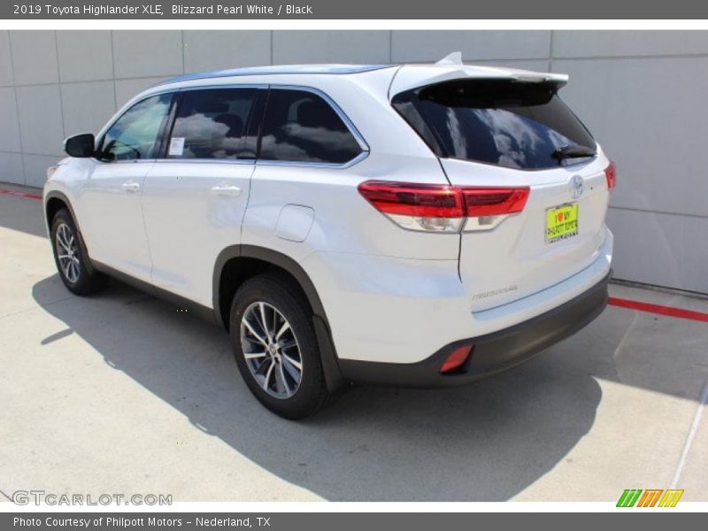 Blizzard Pearl White / Black 2019 Toyota Highlander XLE