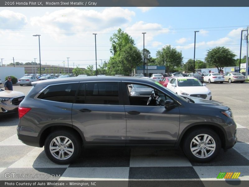 Modern Steel Metallic / Gray 2016 Honda Pilot LX