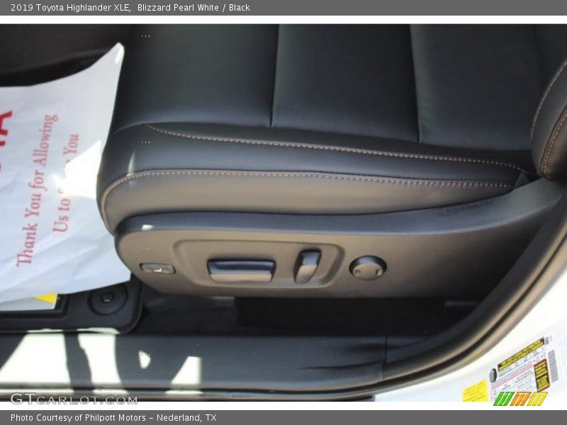 Blizzard Pearl White / Black 2019 Toyota Highlander XLE