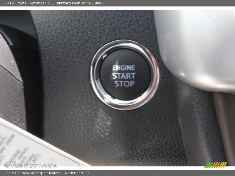 Blizzard Pearl White / Black 2019 Toyota Highlander XLE