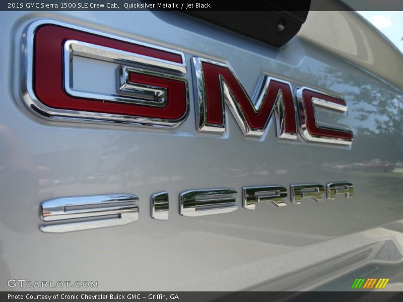 Quicksilver Metallic / Jet Black 2019 GMC Sierra 1500 SLE Crew Cab