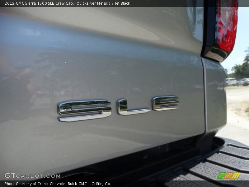Quicksilver Metallic / Jet Black 2019 GMC Sierra 1500 SLE Crew Cab