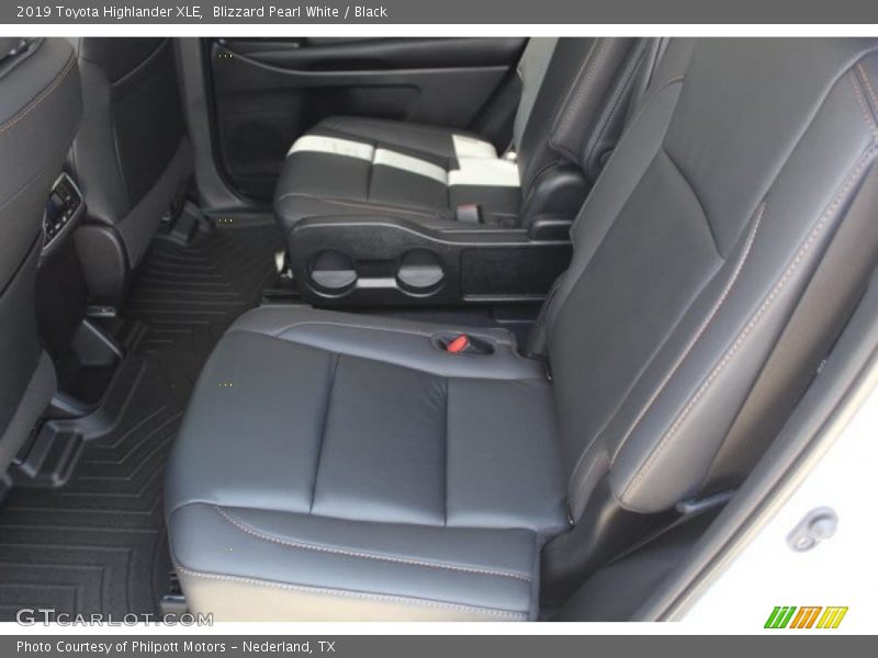 Blizzard Pearl White / Black 2019 Toyota Highlander XLE