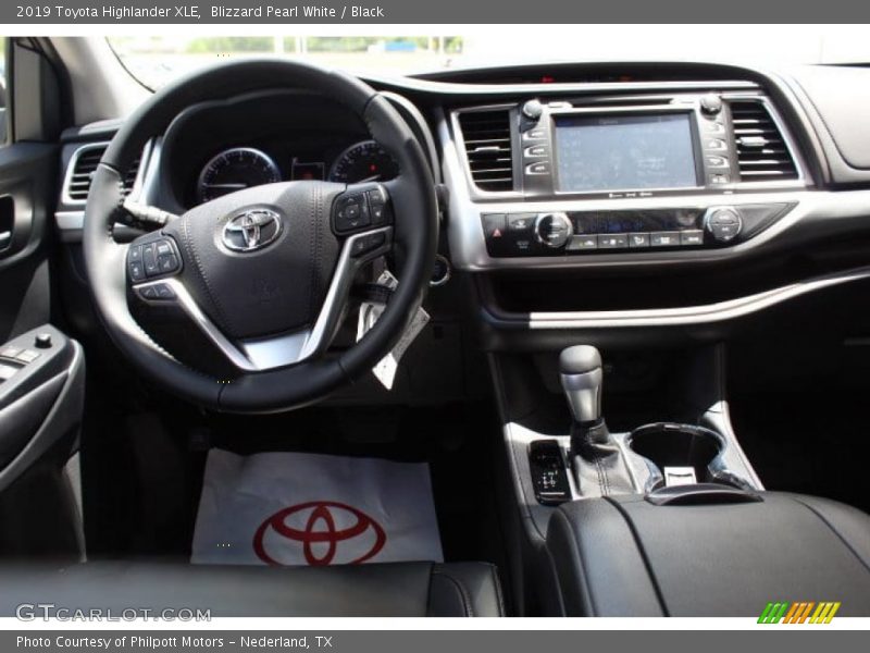 Blizzard Pearl White / Black 2019 Toyota Highlander XLE