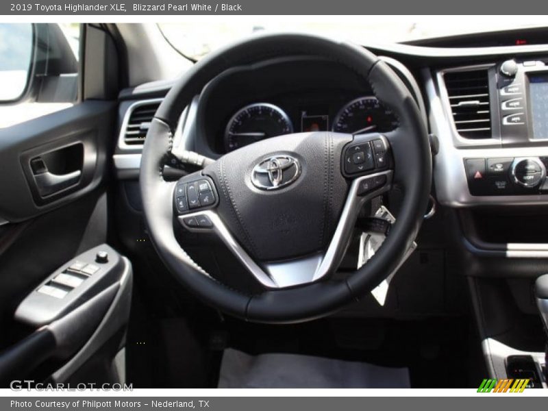 Blizzard Pearl White / Black 2019 Toyota Highlander XLE