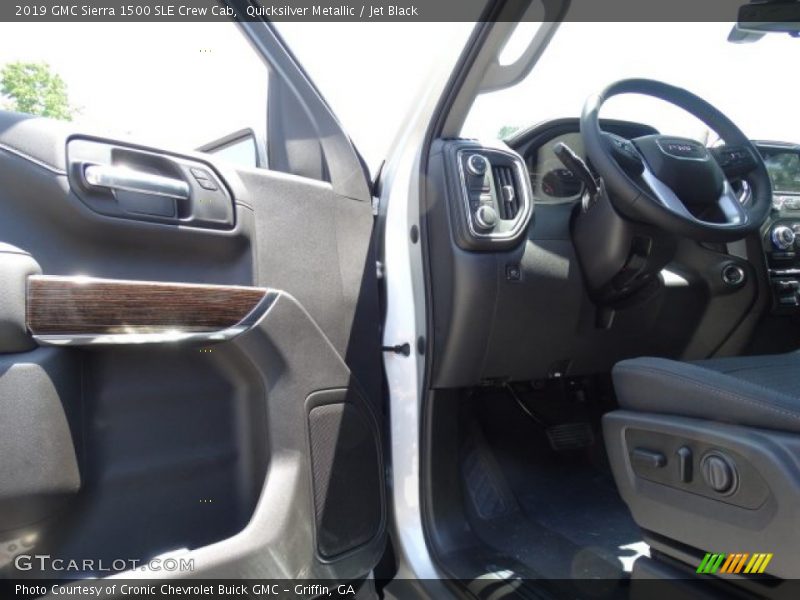 Quicksilver Metallic / Jet Black 2019 GMC Sierra 1500 SLE Crew Cab
