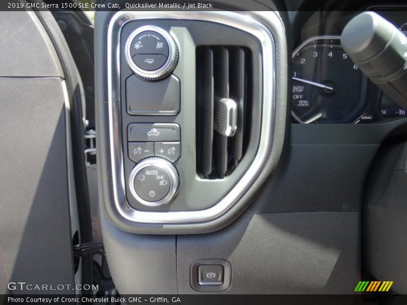 Quicksilver Metallic / Jet Black 2019 GMC Sierra 1500 SLE Crew Cab