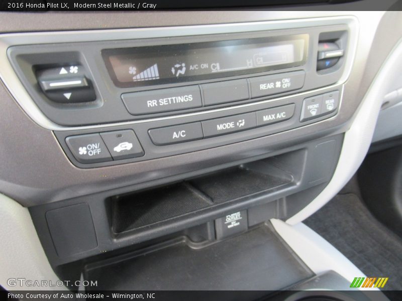 Modern Steel Metallic / Gray 2016 Honda Pilot LX