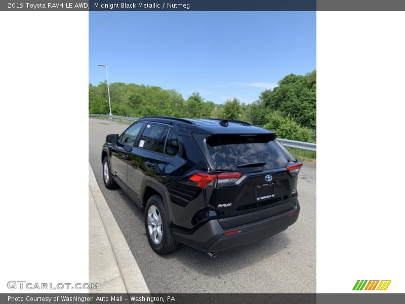 Midnight Black Metallic / Nutmeg 2019 Toyota RAV4 LE AWD