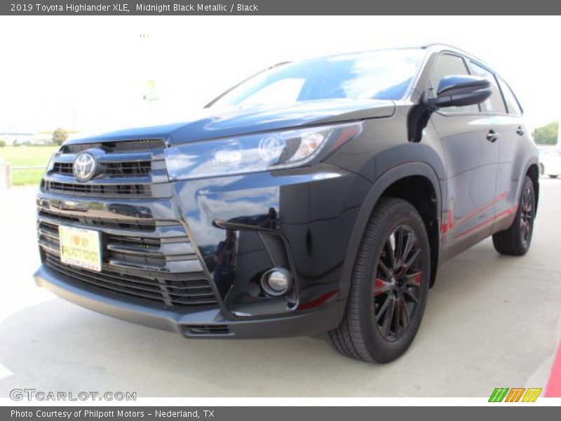 Midnight Black Metallic / Black 2019 Toyota Highlander XLE