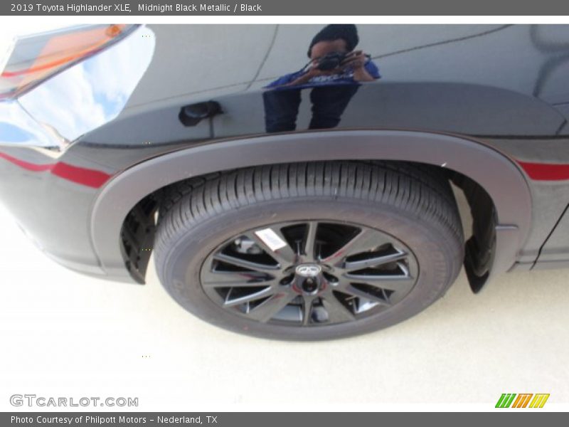 Midnight Black Metallic / Black 2019 Toyota Highlander XLE