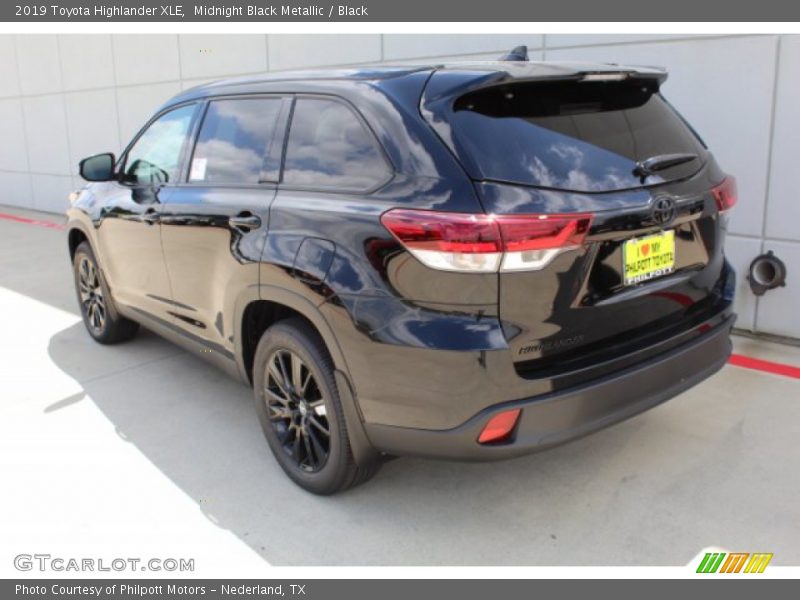 Midnight Black Metallic / Black 2019 Toyota Highlander XLE