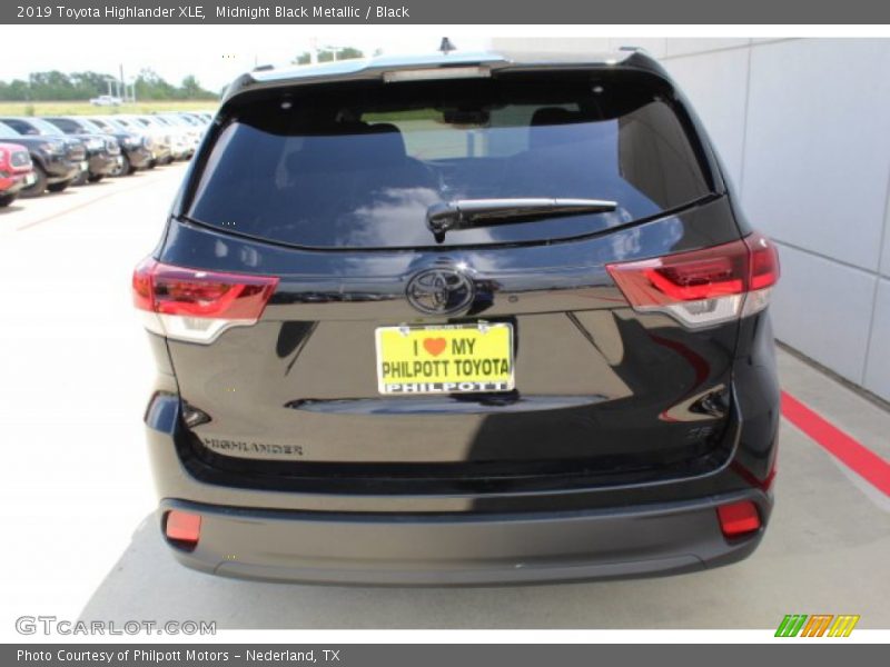 Midnight Black Metallic / Black 2019 Toyota Highlander XLE