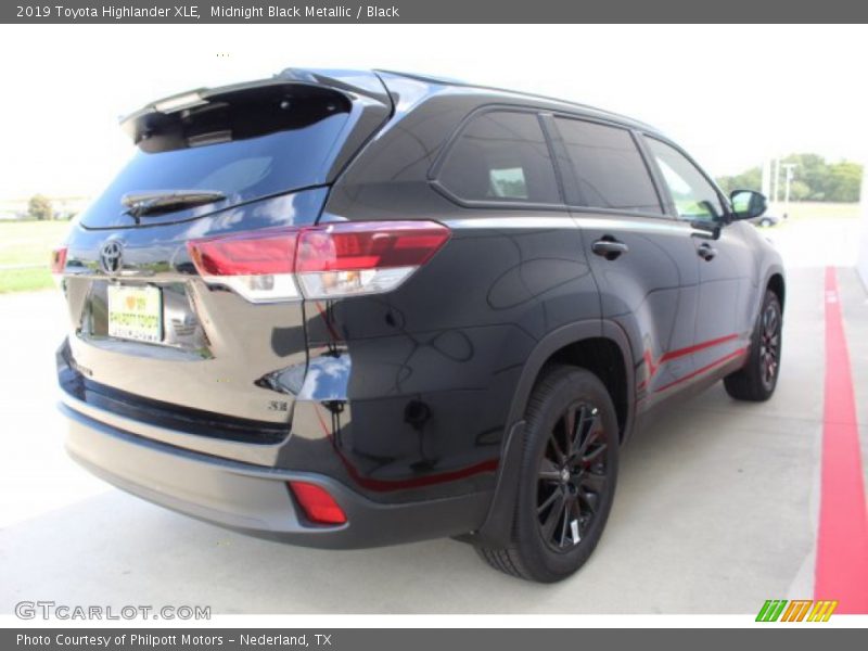 Midnight Black Metallic / Black 2019 Toyota Highlander XLE