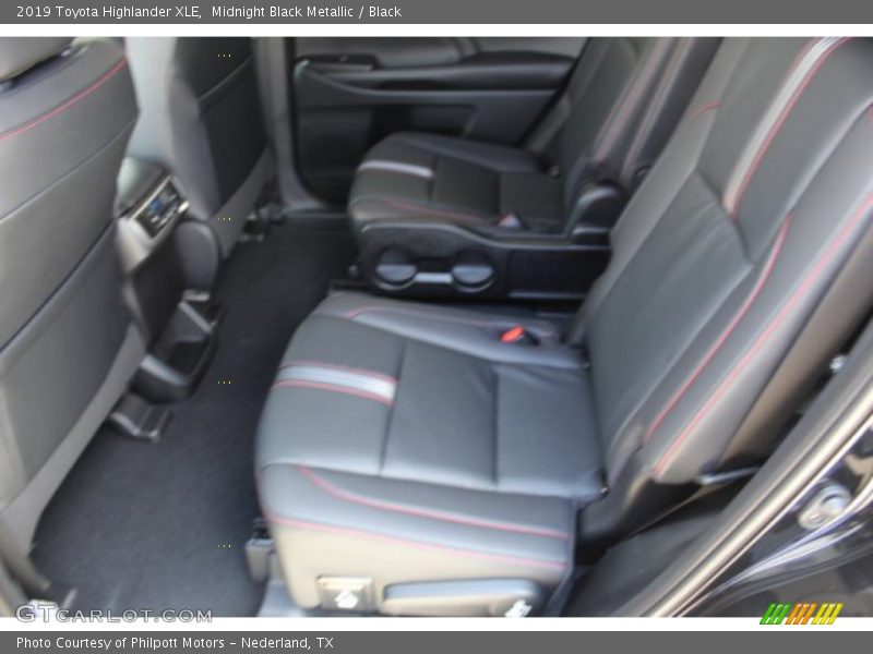 Midnight Black Metallic / Black 2019 Toyota Highlander XLE