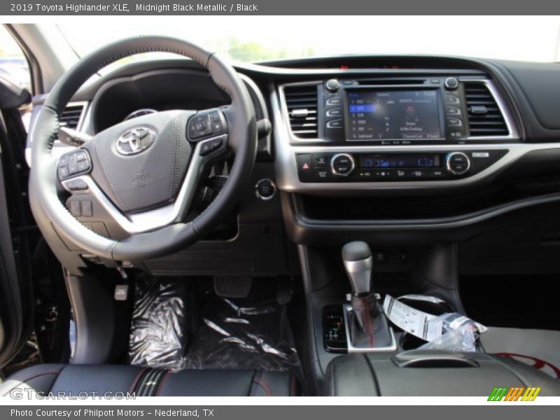 Midnight Black Metallic / Black 2019 Toyota Highlander XLE